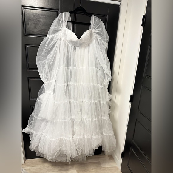 Maternity Gown for Photoshoot - Picture 3 of 4